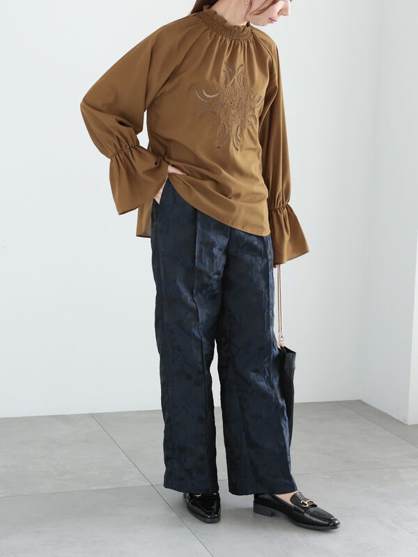 1er Arrondissement エンブロイダリーブラウス　ブラック 1er Arrondissement】 エンブロイダリーブラウス - メルカリ